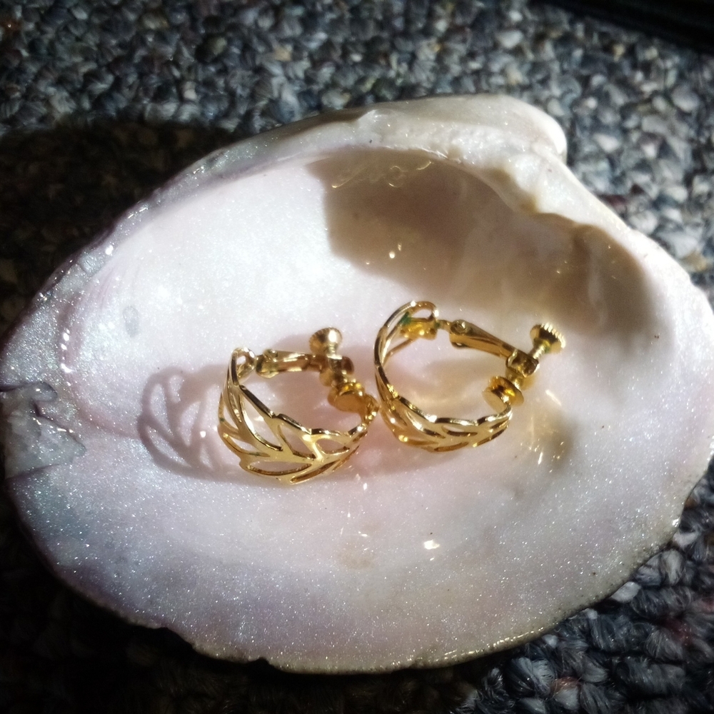 Vintage Napier Gold Tone Clip On Earrings
